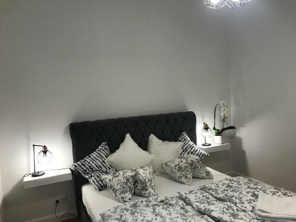 Stare Miasto Swietojerska 12 Apartman Varsó Kültér fotó