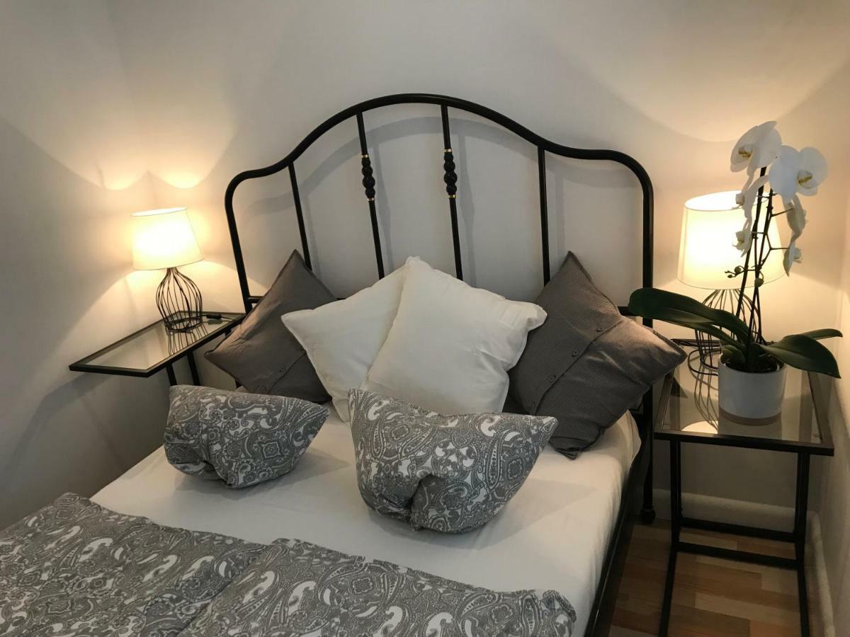 Stare Miasto Swietojerska 12 Apartman Varsó Kültér fotó
