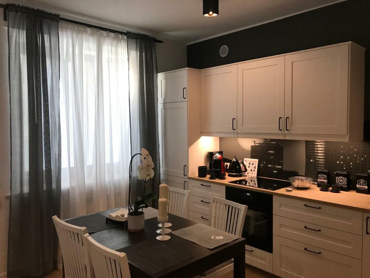 Stare Miasto Swietojerska 12 Apartman Varsó Kültér fotó